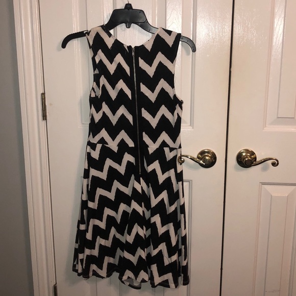 BUNDLE Cute Chevron Dress - Picture 3 of 3